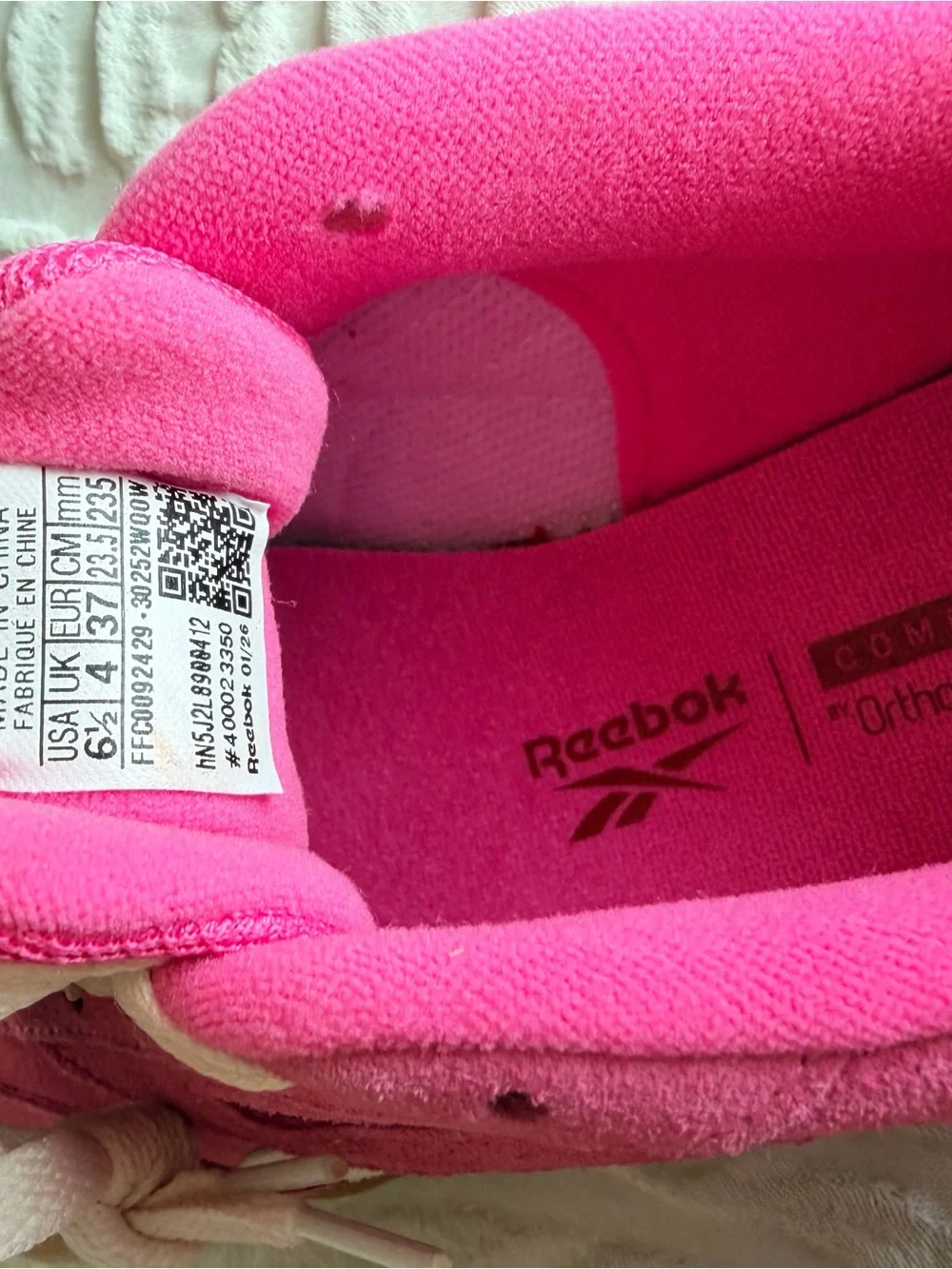 Reebok Pink Suede Sneakers Gum Sole Women’s 6.5 Y2K Retro NWOT